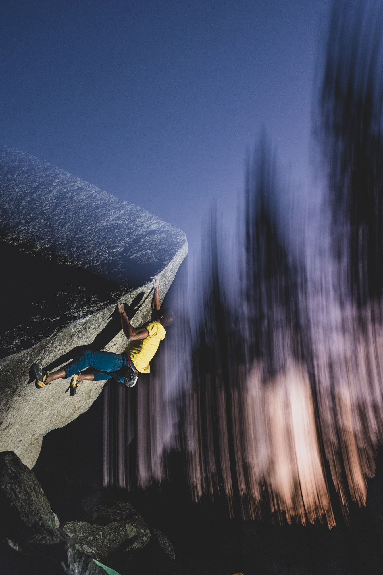 Spenser Tang-Smith no Roaring River Arete - V5 em Kings Canyon